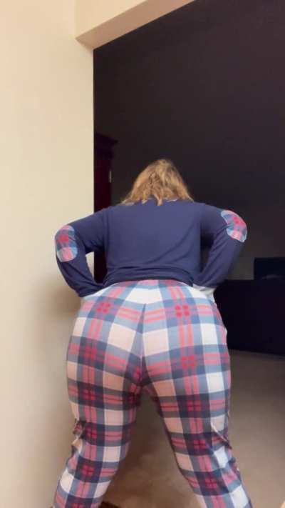 I wish you were behind me taking in each &amp;amp; every fart 💨 that comes out of this Gilf Ass! 😈