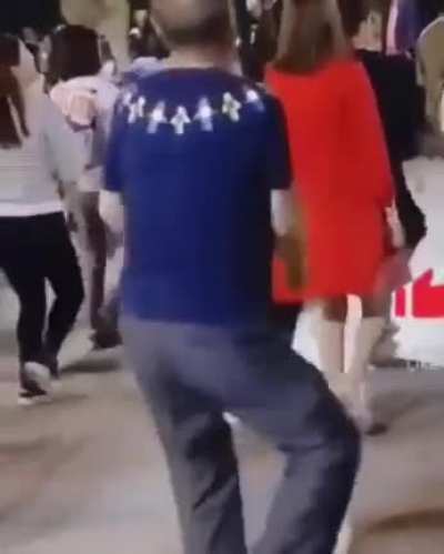 Dancing into the weekend like.... he&rsquo;s got some moves!!! 💥 💥