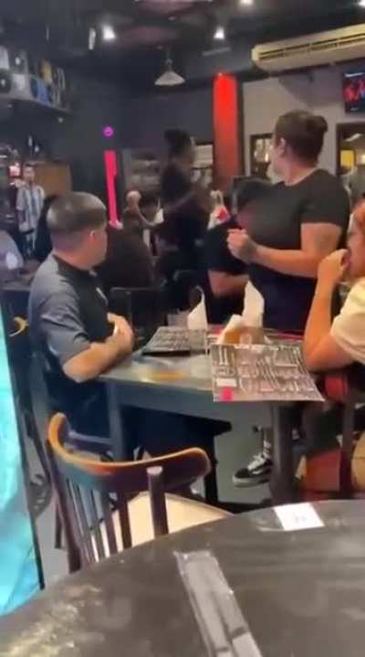 Una moza de un restaurante de Mar de Ajó denunció ratas, comida vencida y explotación laboral