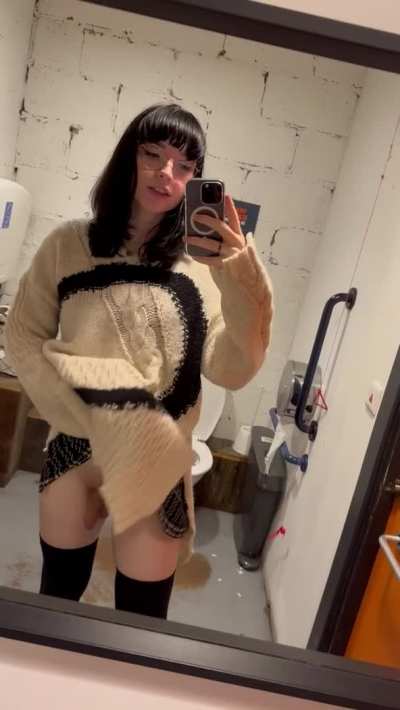 &ldquo;Hiya Dylan! I&rsquo;m sorry, I just wanted to see what I was getting into before I go home with you tonight&hellip;.let&rsquo;s just say I&rsquo;m satisfied!&rdquo; I received a snap from my tinder date after she spent a long time in the bathroom! Was that&hellip;.I reached a hand down there