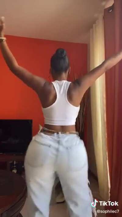 The way they jiggle from behind&hellip;