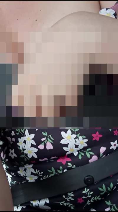 A lil peek
