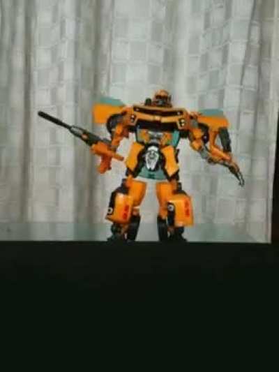 Bumblebee has no voice or else he can scream hahahah