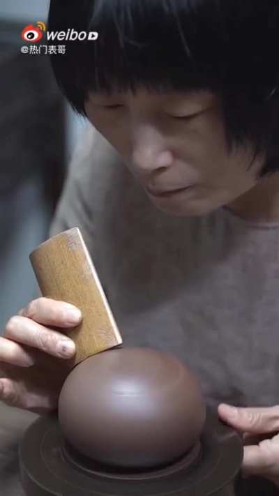 The way handcrafting the pot