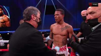 Jermell Charlo forces Jeison Rosario to gasp for air with a well placed body shot