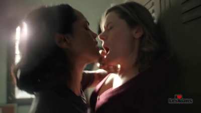 Monica Raymund &amp;amp; Tonya Glanz (Hightown - s02e04 - Scene #1)