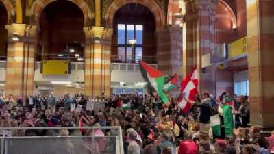 A demonstration was held in Amsterdam for Palestine and Lebanon against the Israeli occupation&rsquo;s aggression.