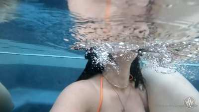 Deep pussy diving