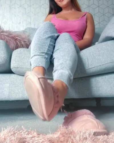 Let me tease you with my slippers ...😇