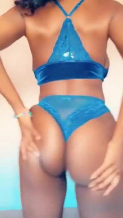Royal (xpost r/MelaninVixens)