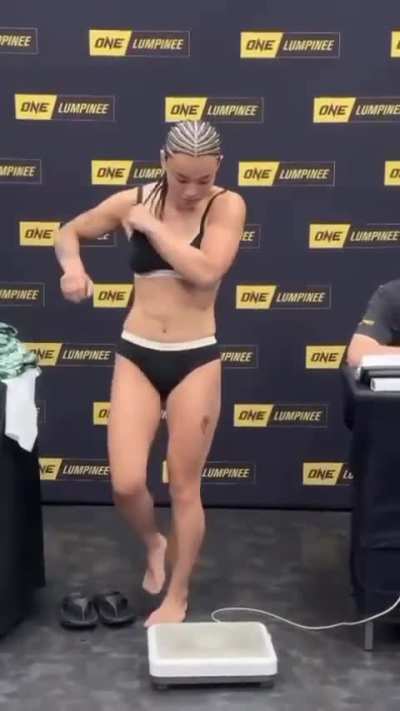 Itsuki makes weight