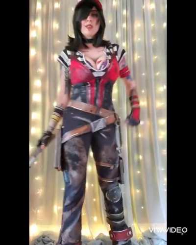 I've cosplayed all 6 of Moxxis outfits so I did the thing!