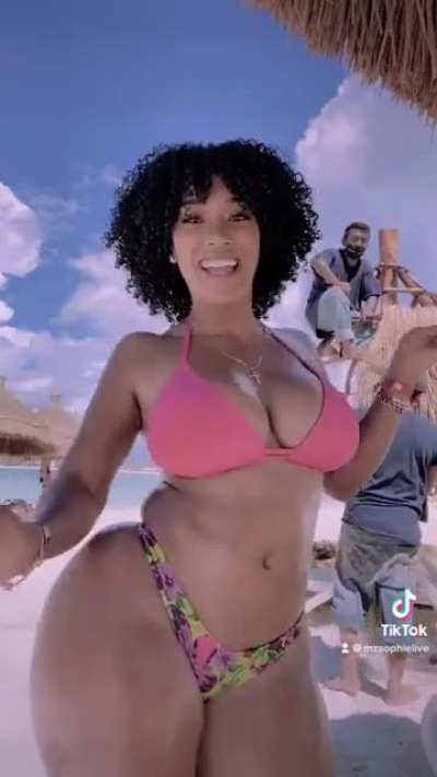 New tiktok & instagram (@mzsophielive)