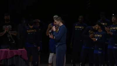 [Highlight] Jokic lifts his MVP trophy
