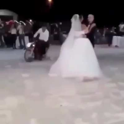 beyler abimi evlendirdik