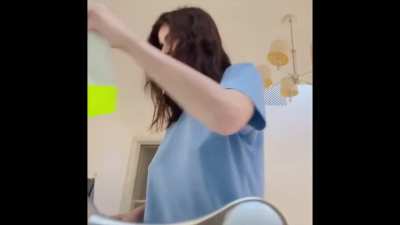 Alexandra Daddario pokies in YouTube video