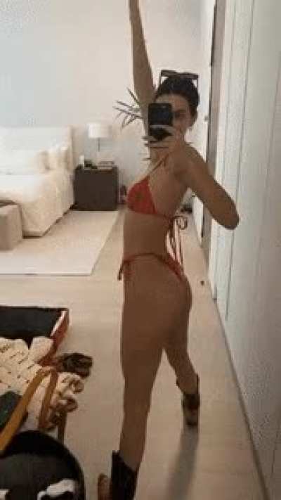 Let’s Jerk off to Kendall Jenner