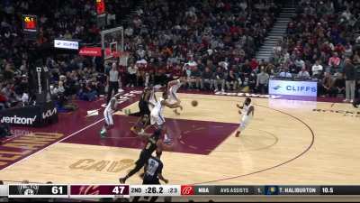 [Highlight] Center Kevin Durant blocks Mitchell and Kyrie pulls up for 3 to give the Nets a 17 point lead