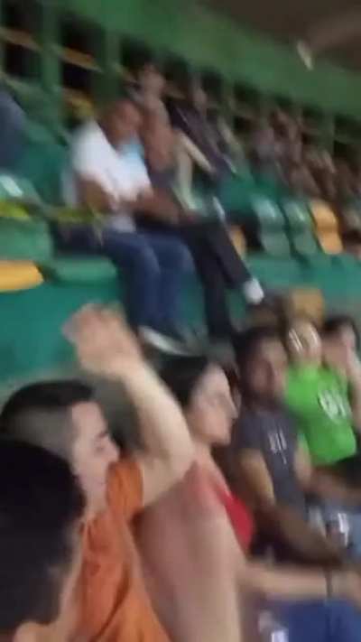 echese un grito compadre