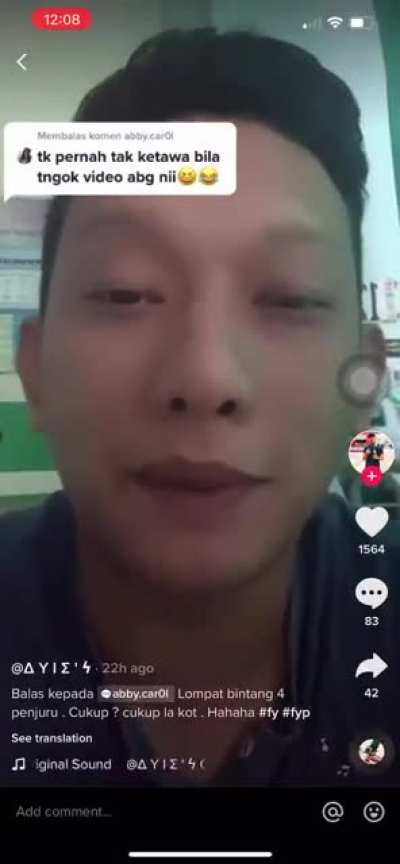 Pervert rempit-looking police. He is married btw