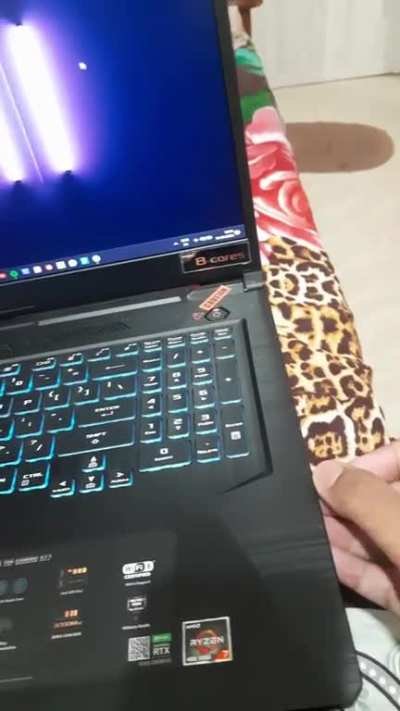 My laptop sounds wierd when I plug in&eth;