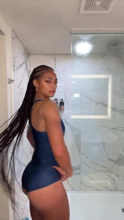 Jolie R.