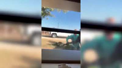 Texas: Stepdad shoots dad in custody battle in the front yard