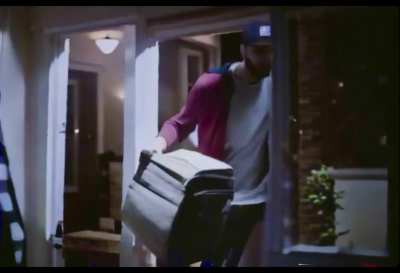Comercial de pizza gerado por uma IA😦