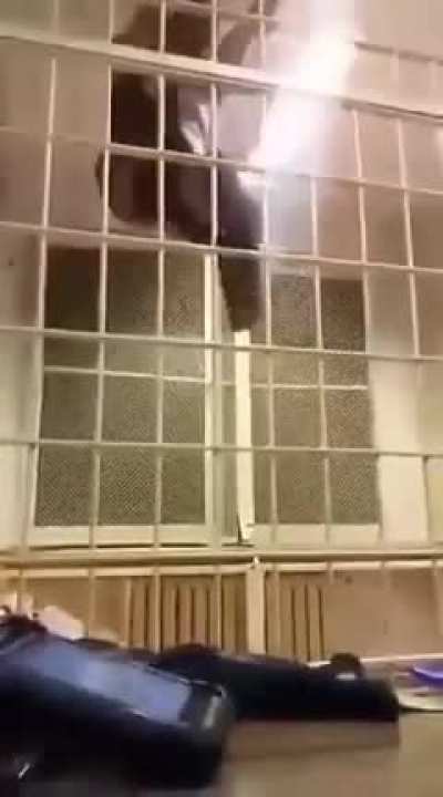 HMC while I show off my sexiness in lock up