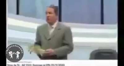 Como esse cara ainda t&aacute; vivo?