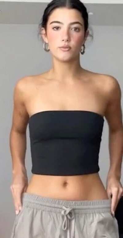 The way her belly looks in this clip is so sexy &eth;&yen;&micro;