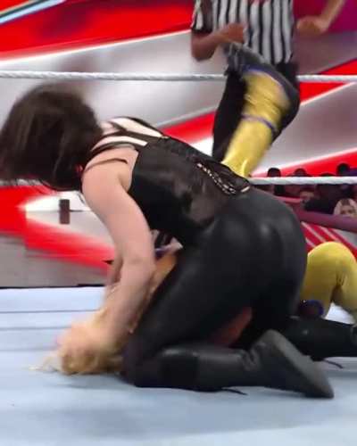 Nikki Cross (MIC)
