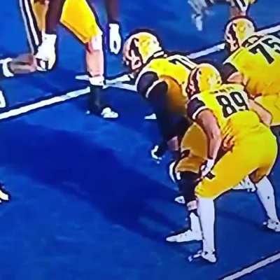 When a Kent State OL got a false start penalty for throwing up 😂