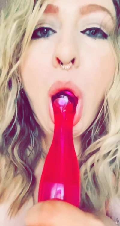 Imagine laying your head where the bowl is 🤤