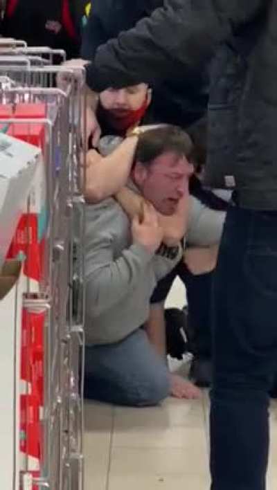 Anti-masker taking a stand in a Canadian Tire