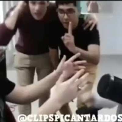 😭