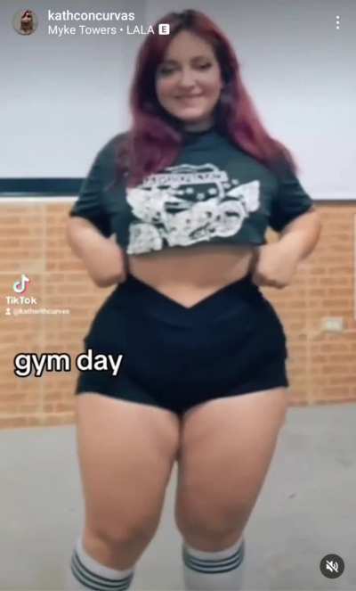 Sketchy grainy video of thick latina Mami &amp;gt; professional model photoshoot 