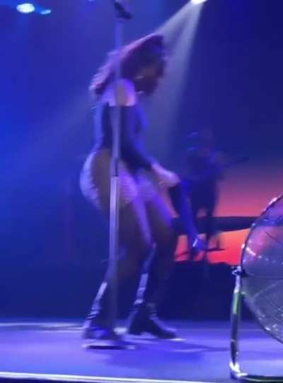 Iza 🤤