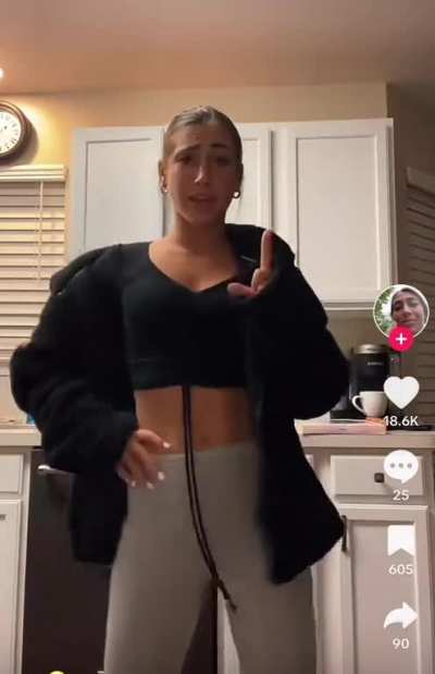 Video of her shaking that lil ass 🍑🤤