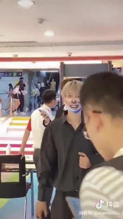 Hangzhou's 4 most handsome men enter the streets