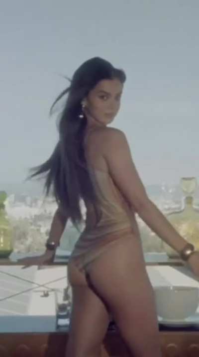 I would never wear a rubber with Hailee Steinfeld.