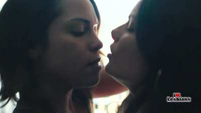 Monica Raymund &amp;amp; Jordan Lane Price (Hightown - s01e02)