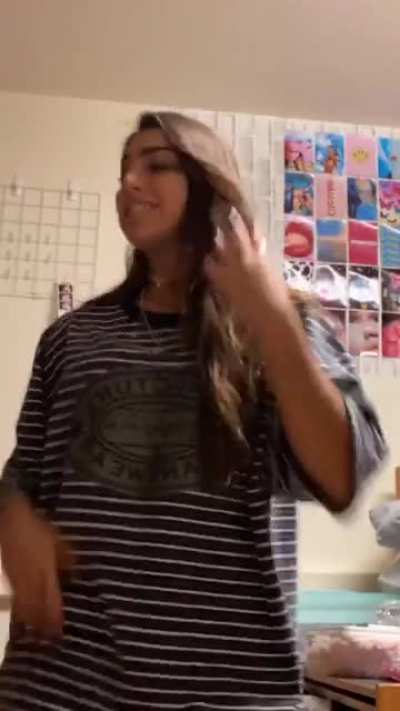 Shaking ass🤤