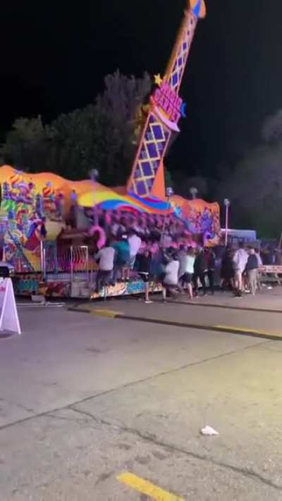 This carnival ride started malfunctioning but some brave people risked their safety to prevent a disaster