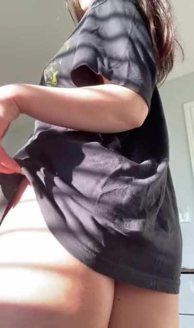 I&rsquo;m so tiny but my ass makes up for it