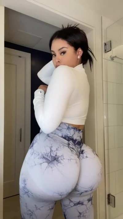 Big Ass Latina (TH3J3NBL4NCO / 3=E, 4=A)