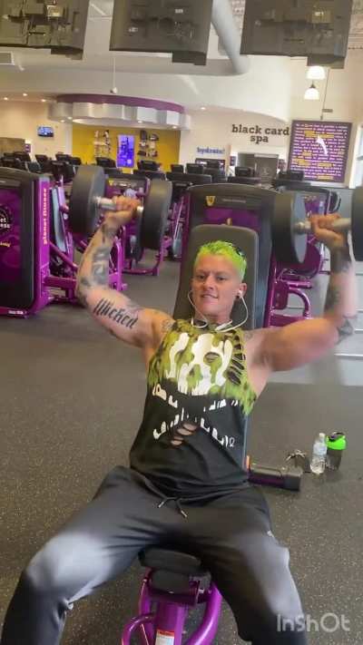 Finally got the 50s up on shoulder press. Heckin proud of myself 🤗