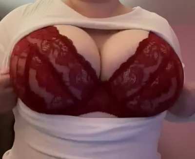 big, bouncy reveal for your Sunday evening 🥰 (OC)