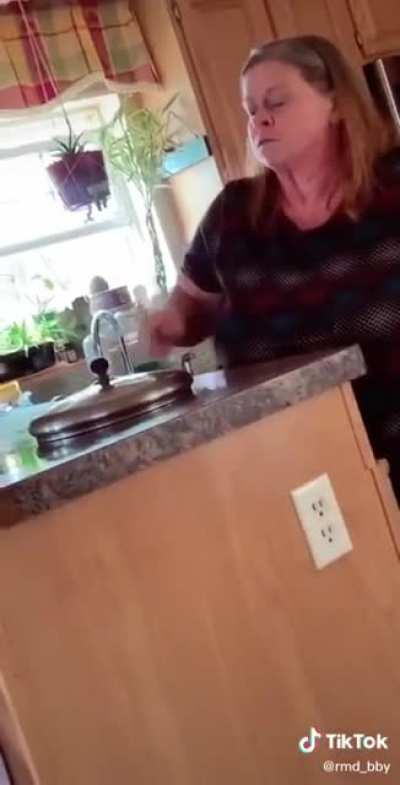 The way this lady deals with telemarketing agencies