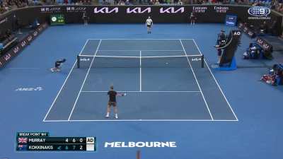 Andy Murray defending like it's 2016 again. Unbelievable save to break back in the third set.
